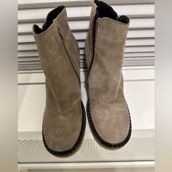 WORN ONCE Grey/Beige booties by Atelier - Picture 3 of 3